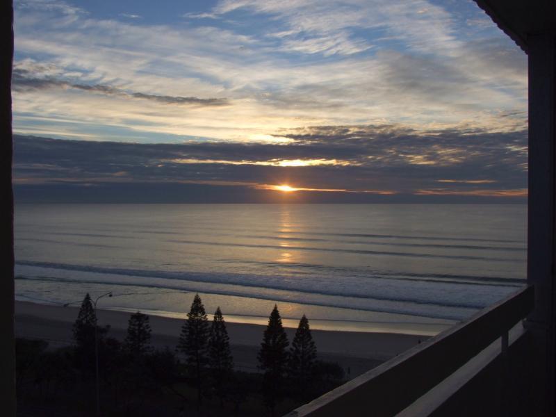 The Shore Apartments - Beachfront Gold Coast Exterior photo