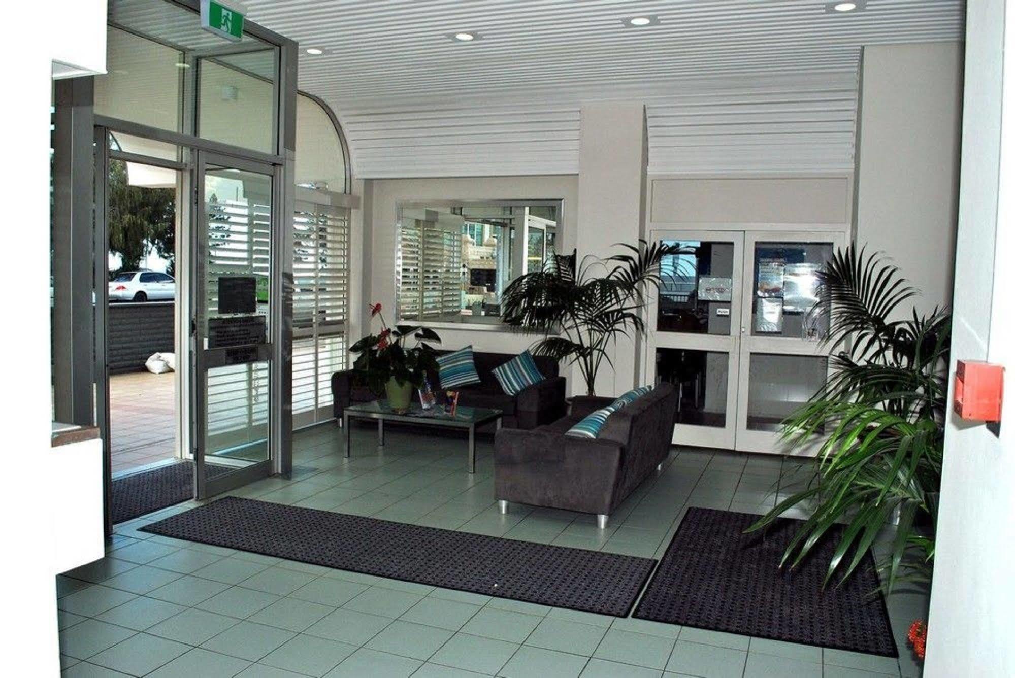 The Shore Apartments - Beachfront Gold Coast Exterior photo